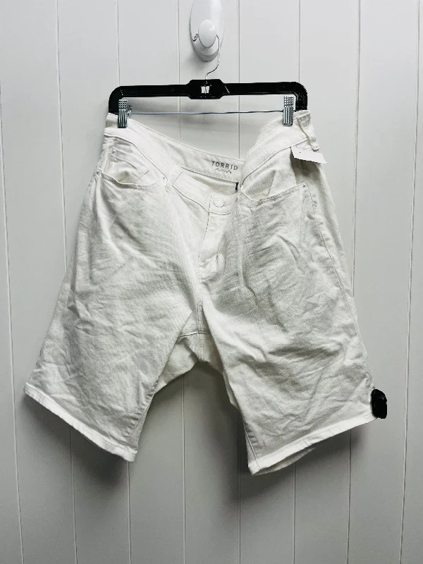 Shorts By Torrid In White, Size: 18